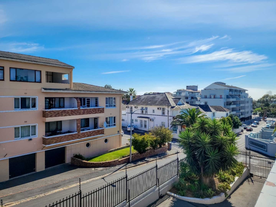 To Let 0 Bedroom Property for Rent in Green Point Western Cape